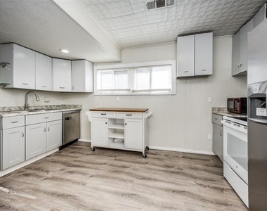 701 Lakey Street - Photo Thumbnail 9
