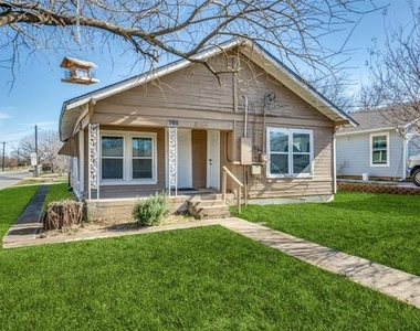 701 Lakey Street - Photo Thumbnail 2
