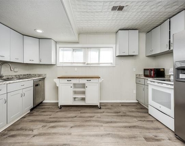 701 Lakey Street - Photo Thumbnail 10