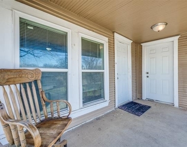 701 Lakey Street - Photo Thumbnail 3