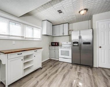 701 Lakey Street - Photo Thumbnail 11