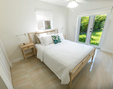 1162 Hayes Street - Photo Thumbnail 5