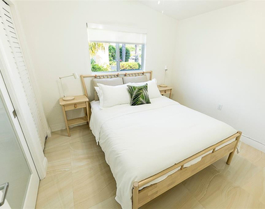 1162 Hayes Street - Photo Thumbnail 7