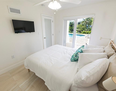 1162 Hayes Street - Photo Thumbnail 11
