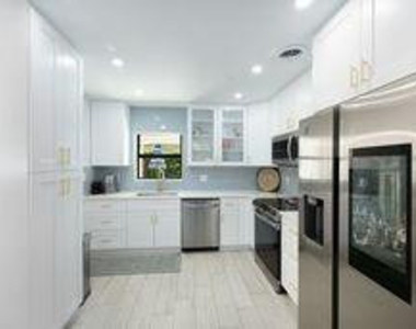 226 Corsair Avenue - Photo Thumbnail 11