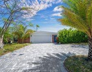 226 Corsair Avenue - Photo Thumbnail 28