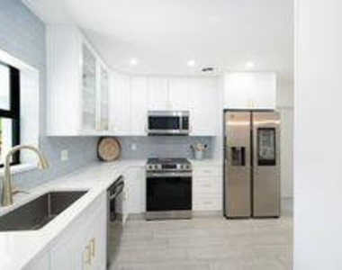 226 Corsair Avenue - Photo Thumbnail 10