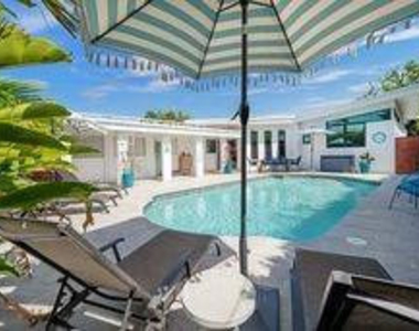 226 Corsair Avenue - Photo Thumbnail 3