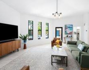 226 Corsair Avenue - Photo Thumbnail 5