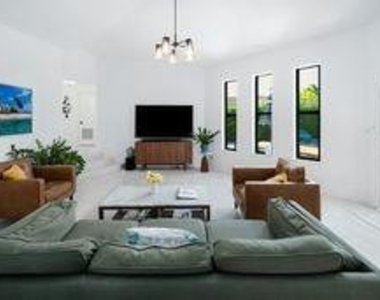 226 Corsair Avenue - Photo Thumbnail 4
