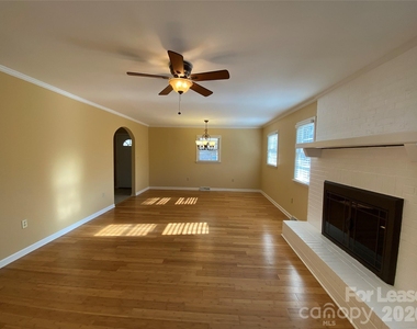 203 Ratchford Farm Road - Photo Thumbnail 4