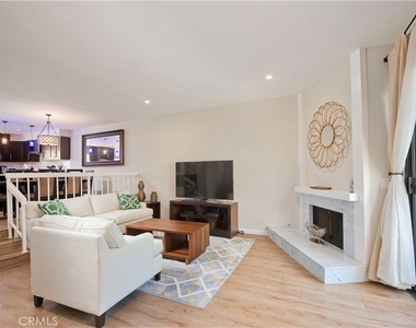 21820 Marylee Street - Photo Thumbnail 3