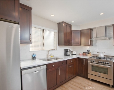 21820 Marylee Street - Photo Thumbnail 10