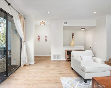 21820 Marylee Street - Photo Thumbnail 4