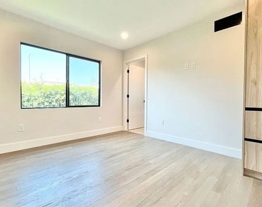 1444 S Crescent Heights Boulevard - Photo Thumbnail 7