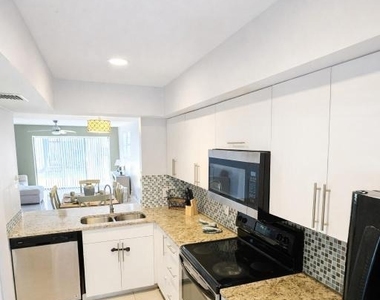 11596 Nw 45th Street - Photo Thumbnail 2