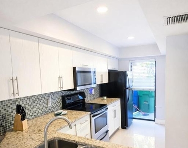 11596 Nw 45th Street - Photo Thumbnail 1