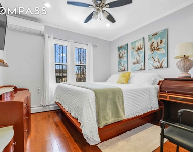 East 49th Street - Photo Thumbnail 9