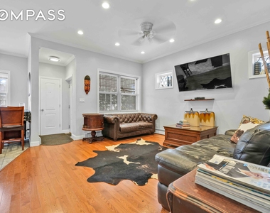 East 49th Street - Photo Thumbnail 25