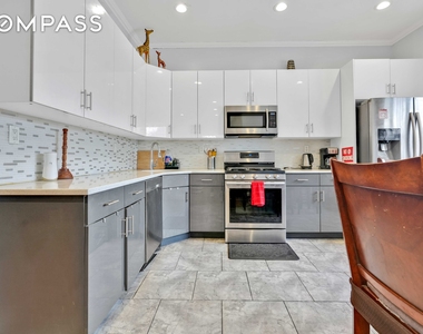 East 49th Street - Photo Thumbnail 22