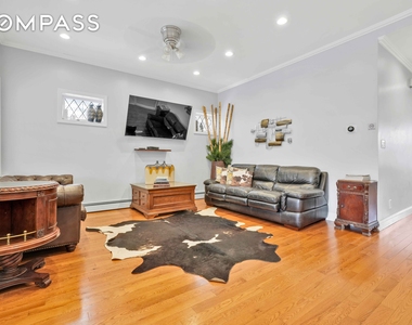 East 49th Street - Photo Thumbnail 24
