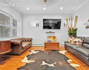 East 49th Street - Photo Thumbnail 26