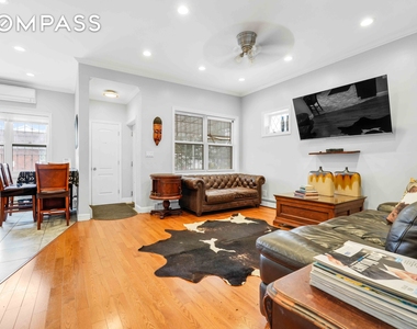 East 49th Street - Photo Thumbnail 27