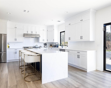242 Maple Lane - Photo Thumbnail 3
