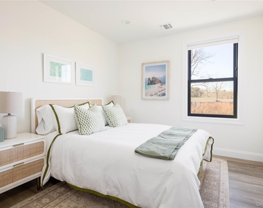242 Maple Lane - Photo Thumbnail 10