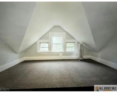 737 Kensington Avenue - Photo Thumbnail 6