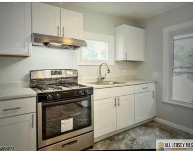 737 Kensington Avenue - Photo Thumbnail 4