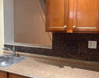 1308 W Lippincott Street - Photo Thumbnail 5
