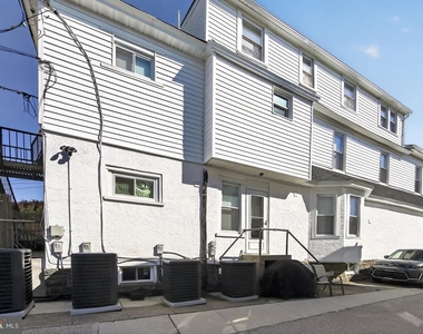 324 Darby Road - Photo Thumbnail 16