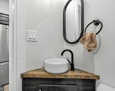 324 Darby Road - Photo Thumbnail 10
