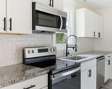 313 Park Avenue W - Photo Thumbnail 16