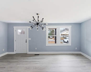 313 Park Avenue W - Photo Thumbnail 8