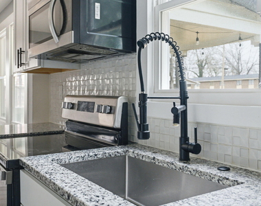 313 Park Avenue W - Photo Thumbnail 17