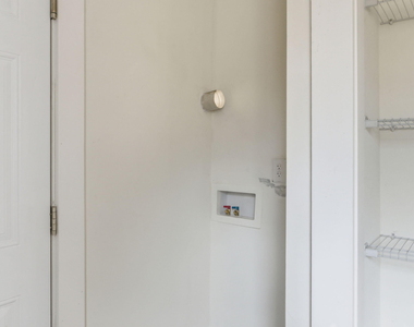 313 Park Avenue W - Photo Thumbnail 19