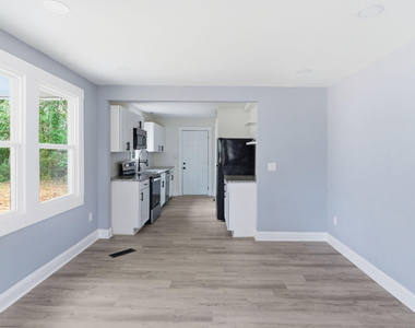 313 Park Avenue W - Photo Thumbnail 13