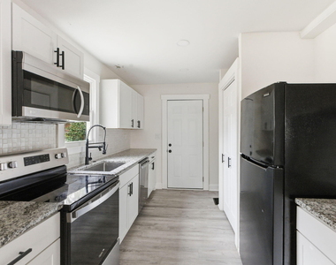 313 Park Avenue W - Photo Thumbnail 15