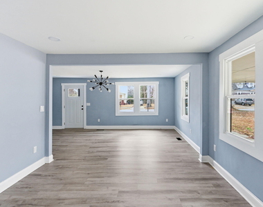 313 Park Avenue W - Photo Thumbnail 14