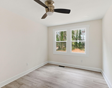 313 Park Avenue W - Photo Thumbnail 27