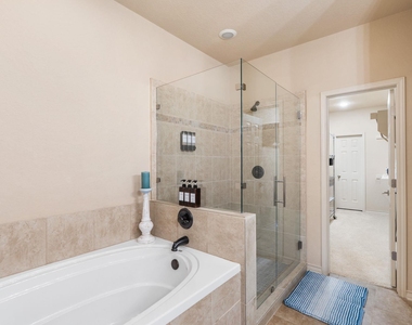 970 Parkview Dr - Photo Thumbnail 22