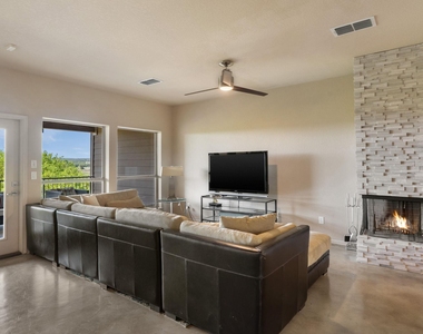 970 Parkview Dr - Photo Thumbnail 15