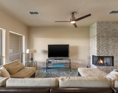 970 Parkview Dr - Photo Thumbnail 16