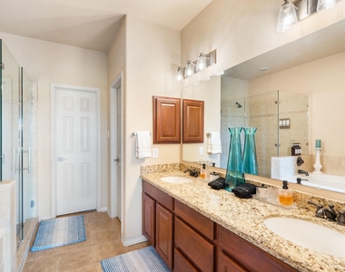 970 Parkview Dr - Photo Thumbnail 21