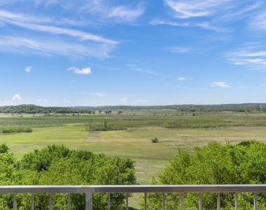 970 Parkview Dr - Photo Thumbnail 20