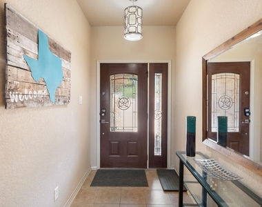 970 Parkview Dr - Photo Thumbnail 6