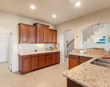 970 Parkview Dr - Photo Thumbnail 11