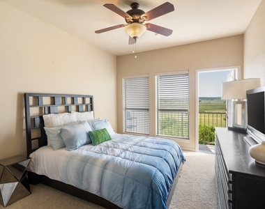 970 Parkview Dr - Photo Thumbnail 24